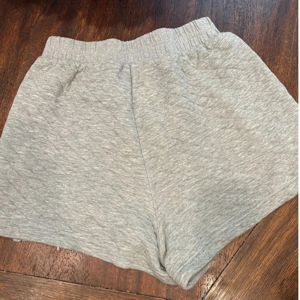 Alo Yoga Quilted Arena Boxing shorts, size small